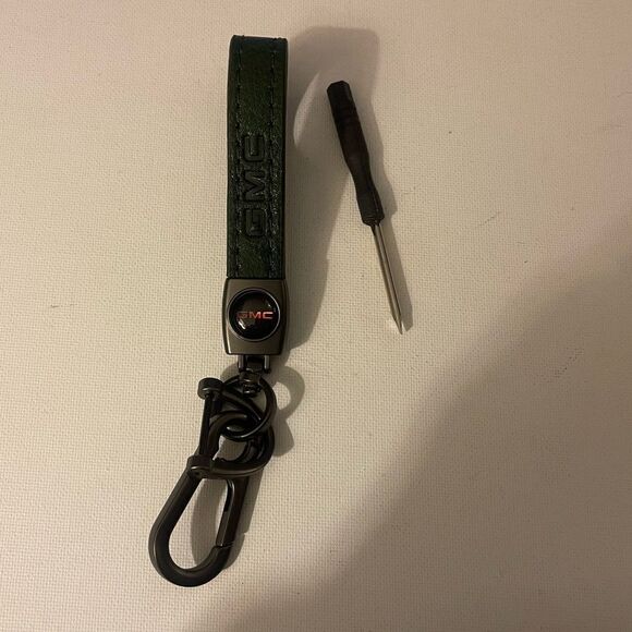 GMC key fob Keychain in Green leather NWT - Picture 4 of 5
